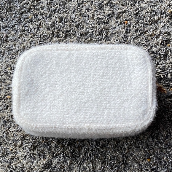 CHANEL Beauté White and Gold Accessory Pouch / cosmetic bags - Picture 2 of 5